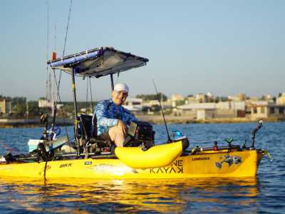 �L�ho reso cos� ricco per avere a disposizione gli stessi comfort che si hanno su una barca - sottolinea il 57enne Piero, proprietario del kayak �special� -. Ma l�ho fatto anche per una questione di sicurezza: con il mare infatti bisogna sempre avere un rapporto di rispetto e conoscenza�